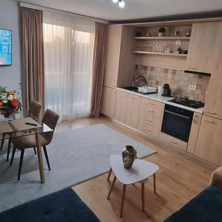 Bulevard Apartment *